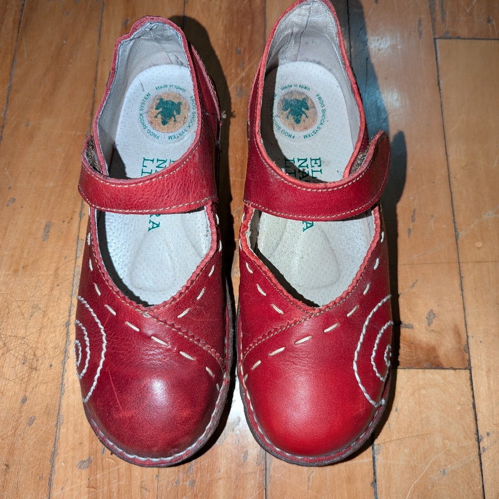 Red leather chunky maryjane shoes with embroidery El Naturalista Yggdrasil
